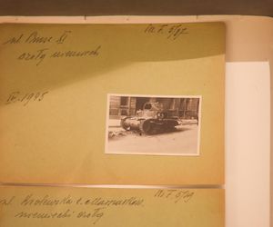 Zbiór fotografii dokumentujących zniszczoną Warszawę