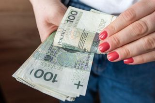 Terminy wypłat 800 plus w październiku 2025 r. ZUS zaskoczy niektórych rodziców