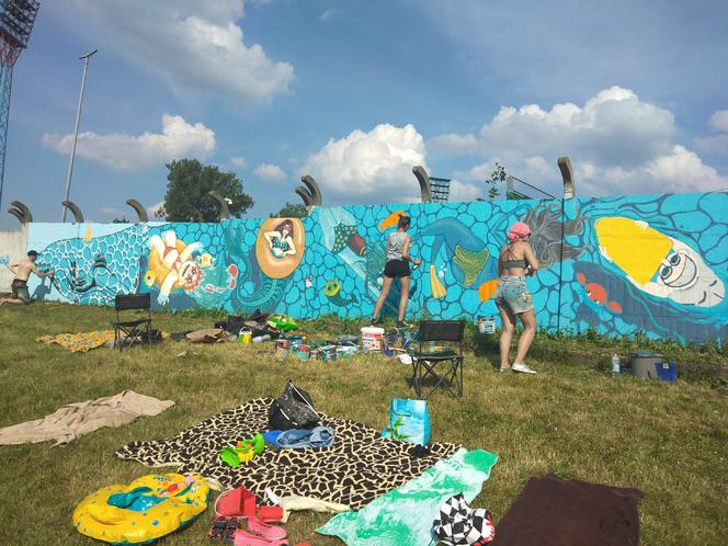 Mural na basenie letnim w Opolu
