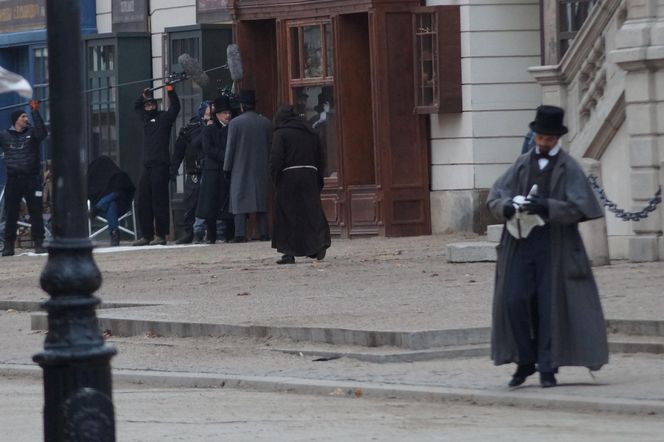 Gwiazdy marzną na planie "Lalki"