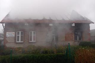 Pożar i ogromna akcja strażaków koło Torunia. Mieszkańcy stracili dach nad głową [ZDJĘCIA]