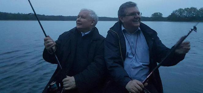 Jarosław Kaczyński z Czesławem Hocem na rybach