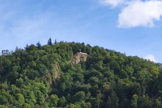 Obryw Skalny w Bardzie. Tutaj widoki zapierają dech w piersiach 