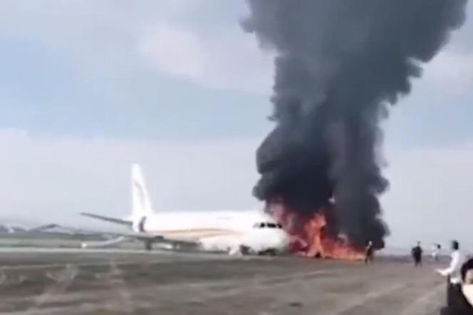 Chiny. Pożar samolotu pasażerskiego. Na pokładzie było 122 osób 