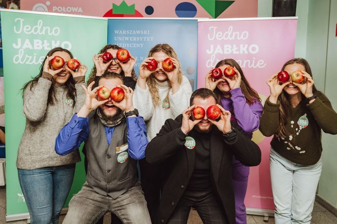 Ustanowiono rekord Polski w sztafecie jedzenia jabłek. A Ty, jadłeś już dziś jabłko?