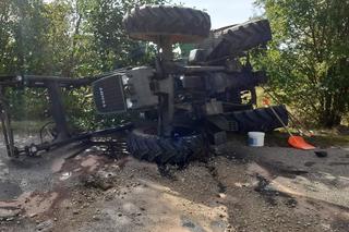 Zderzenie ciągnika z osobówką na drodze ze Szczuczyna do Niećkowa. Dwie osoby w szpitalu [ZDJĘCIA]
