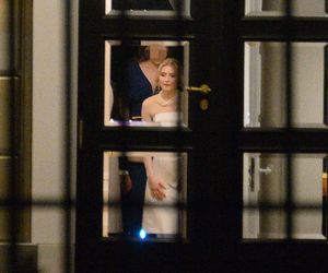 Porównaliśmy suknie ślubne córek prezydentów