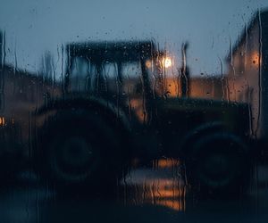 Traktorzysta bez uprawnień zatrzymany. Ciągnik od 25 lat bez badań technicznych – jak to możliwe?