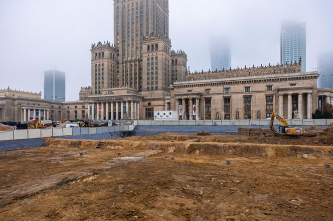 Trwa przebudowa części dawnego Placu Defilad w plac Centralny