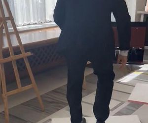 Grzegorz Braun pojawił się w Sejmie. Wpadł w furię i zdemolował wystawę!