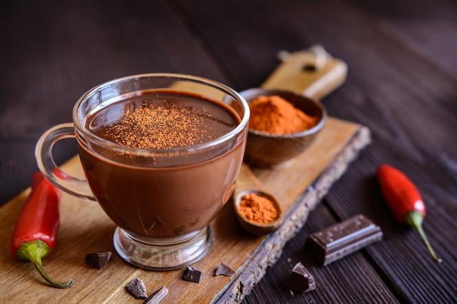 Gorąca czekolada z chili, malinami lub alkoholem
