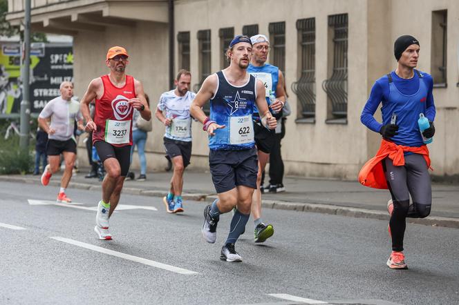 22. Poznań Maraton za nami. Tysiące biegaczy na ulicach Poznania 