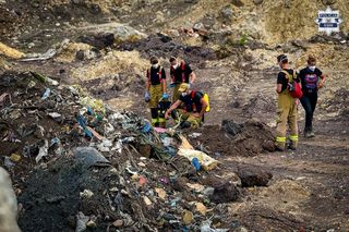Potężne uderzenie w mafię śmieciową na Śląsku. Zamiast utylizować, zakopywali tony śmieci w Piekarach Śląskich