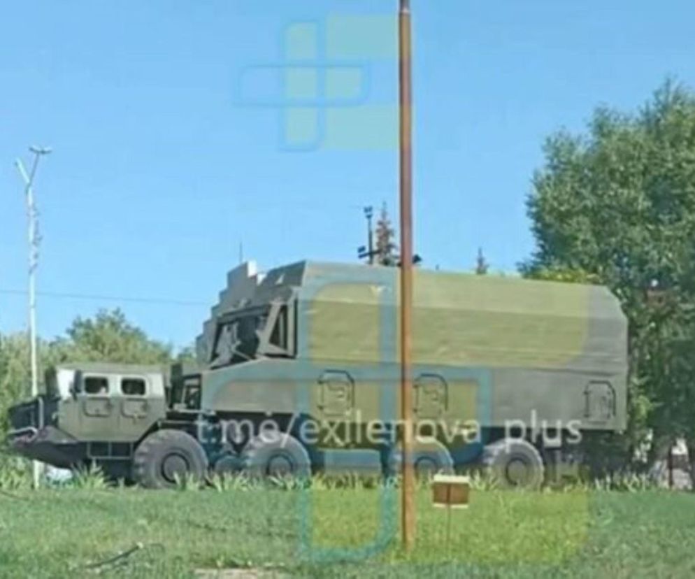 Rzadki rosyjski pojazd wsparcia nuklearnego wyłonił się z ukrycia. Uchwyciły go kamery