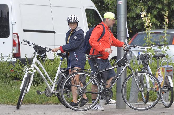 Ostatnie chwile przed wyborami: Trzaskowski na rowerze