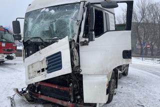 Ciężarówka zdemolowała miejski autobus. Są ranni!