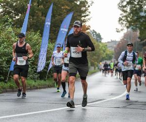 22. Poznań Maraton za nami. Tysiące biegaczy na ulicach Poznania 