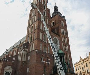 Zdjęcie korony królewskiej z wieży bazyliki Mariackiej