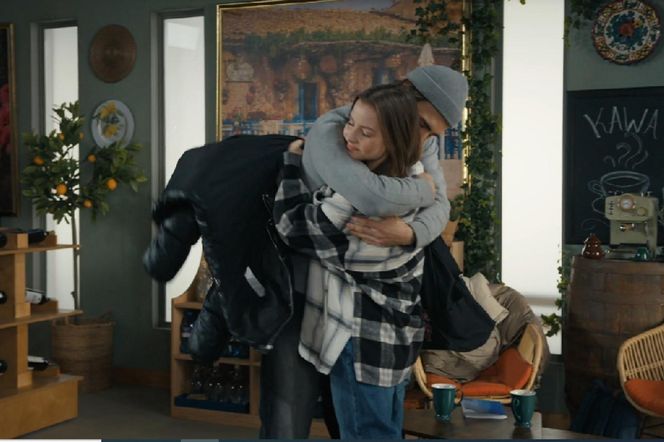 Barwy szczęścia, odcinek 3295: Romeo zacznie się wysługiwać Ewą przy każdej okazji. Włoch uzna, że ma mu we wszystkim pomagać - ZDJĘCIA