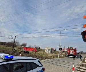 Tragedia na przejeździe kolejowym pod Iławą. Nie żyją dwie osoby