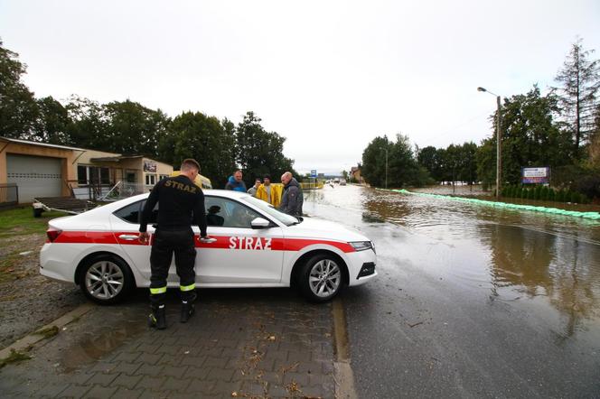 Ulewy uderzają w kolejne miejscowości. Lubrza i Chałupki zalane