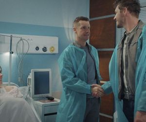 M jak miłość, odcinek 1878: Marcin (Mikołaj Roznerski), Paweł (Rafał Mroczek), Franka (Dominika Kachlik)