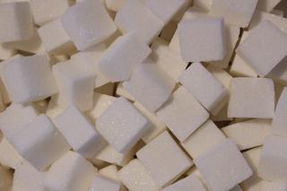 Oszuści proponują tani cukier! Policjanci apelują, aby nie ulegać zakupowej presji 
