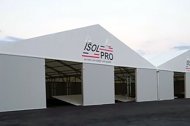 Hale przemysłowe z fotowoltaiką o konstrukcji hal namiotowych. Przykłady inwestycji