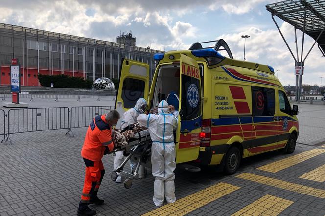 Pacjent z respiratorem wypisany ze szpitala tymczasowego w Kielcach