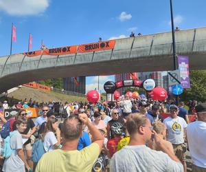 Tour de Pologne w Katowicach. Kolarze bawią się z kibicami