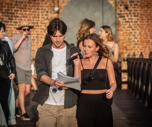 W piątkowy wieczór III Festiwal Teatralny na Zamku w Liwie otworzył poruszający i nietypowy spektakl „Ofelie”