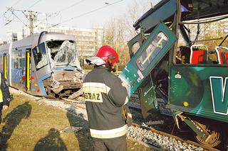 WROCŁAW - zderzenie tramwajów. 22 osoby RANNE: Masakra we Wrocławiu - ZDJĘCIA