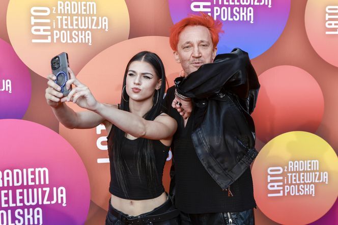 Michał Szpak tak się przejął na scenie, że zgubił mikrofon! Na szczęście nie był sam