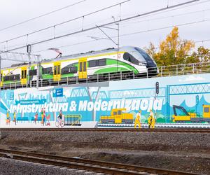 Mural przy stacji kolejowej Warszawa Zachodnia – element kampanii „Bezpieczny Przejazd”