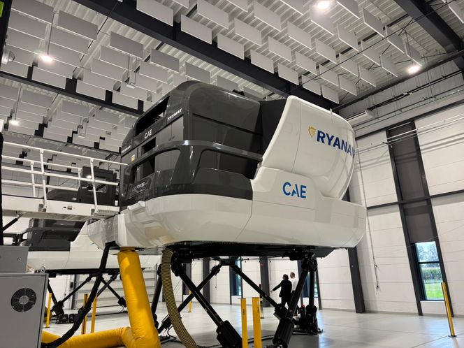 Ryanair otworzył w Krakowie ultranowoczesne centrum! To tu piloci uczą się latać Gamechangerami
