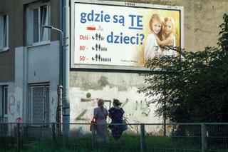 Sosnowiec i Rybnik w świetny sposób parodiują billboardy fundacji Kornice