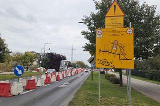 Tak się teraz jeździ na osiedlu Leśnym. Utrudnienia dla kierowców i pasażerów! 