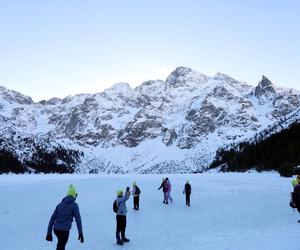 Selekcja naturalna. Internauci bezlitośni dla ludzi, którzy wchodzą na  na Morskie Oko w czasie odwilży