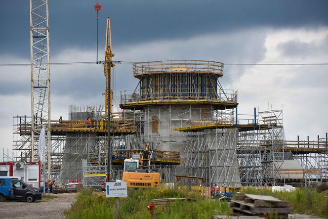 Postępy w budowie 60-metrowego pomnika Matki Boskiej w Konotopiu