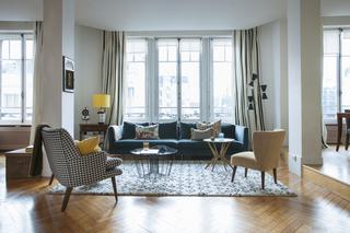 Apartament w paryskiej kamienicy. Właścicielka kocha style vintage i boho