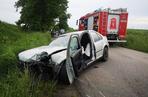 Wypadek na trasie Wozławki - Lidzbark Warmiński. Auto uderzyło w kilka drzew [ZDJĘCIA]