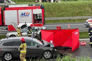 Tragiczny wypadek na S7 w Łącznej. Nie żyje kobieta, dwie osoby ranne