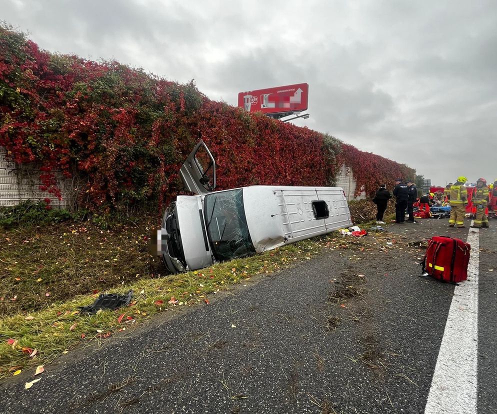 Wypadek busa na S7 koło Grójca. 11 osób rannych