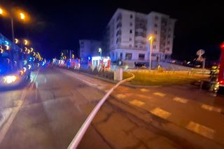 Spłonęło osiem samochodów, 55 osób ewakuowanych 