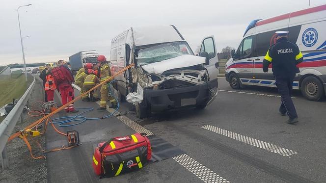 Kazimierzowo. Wypadek na S7. Ciężarówka zderzyła się z busem [ZDJĘCIA]