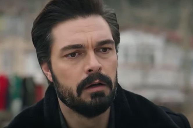 Ukochany złai ją przed domem Zuhal 