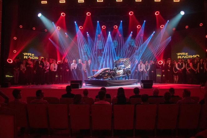 Studenci z Politechniki Rzeszowskiej zbudowali bolid