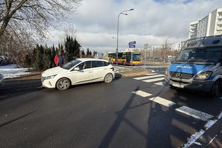  Podczas pościgu w Warszawie zderzyli się z nauką jazdy. Policjanci z Łodzi próbowali zatrzymać Gruzinów. „Czynności trwają”