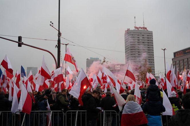 Marsz Niepodległości 2025 na żywo. Relacja z Warszawy. "Chcę zobaczyć Polskę samodzielną i niezakompleksioną"