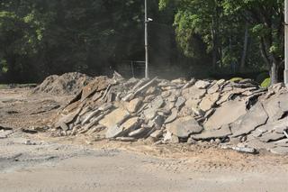 Budowa boiska do koszykówki przy al. Sybiraków w Olsztynie [ZDJĘCIA]